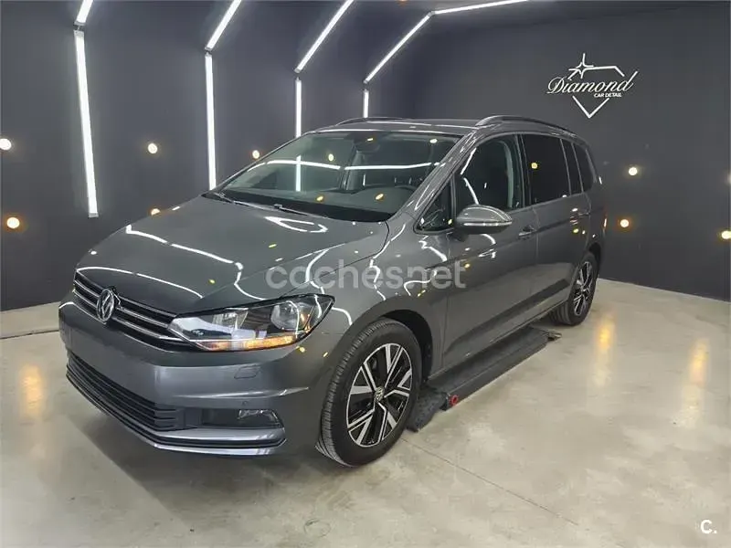 Usado VW Touran Advance 115 CV (84 kW) 2020 Gris / plata Monovolumen