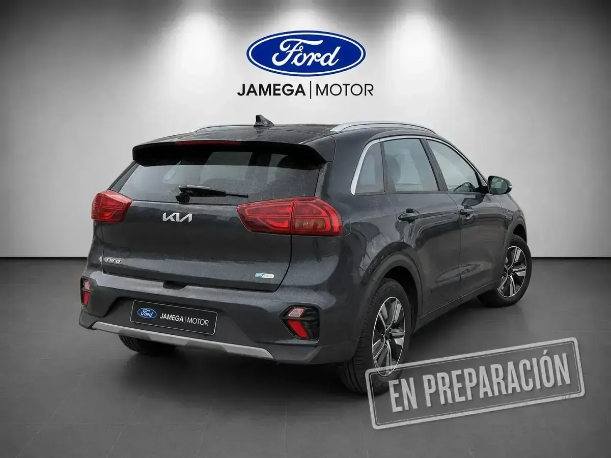 Usado Kia Niro 141 CV (103 kW) 2022 Gris SUV