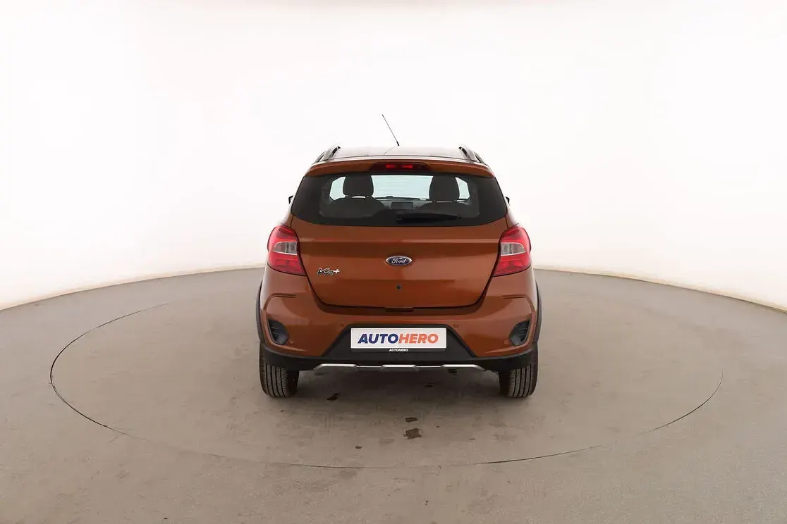 Usado Ford Ka Plus Active 86 CV (63 kW) 2018 Marrón Utilitario