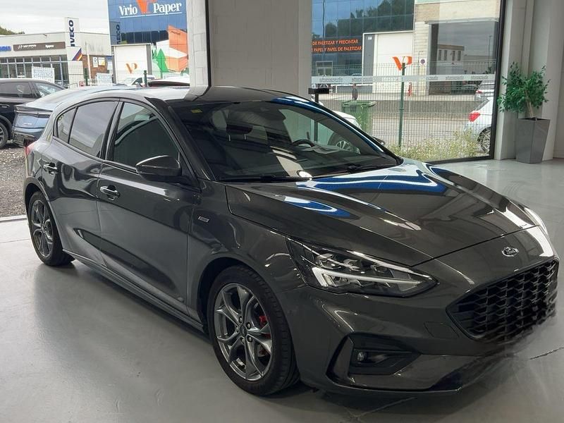 Usado Ford Focus ST-Line X 125 CV (91 kW) 2020 Gris Utilitario