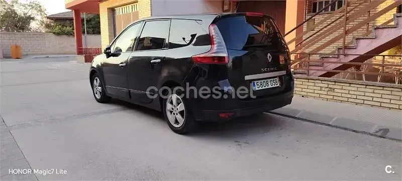 Usado Renault Grand Scénic II Dynamique 105 CV (77 kW) 2009 Negro Monovolumen