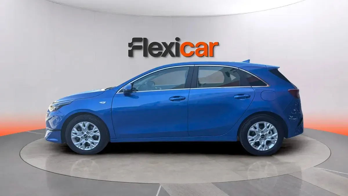 Usado Kia Ceed 101 CV (74 kW) 2024 Azul Utilitario
