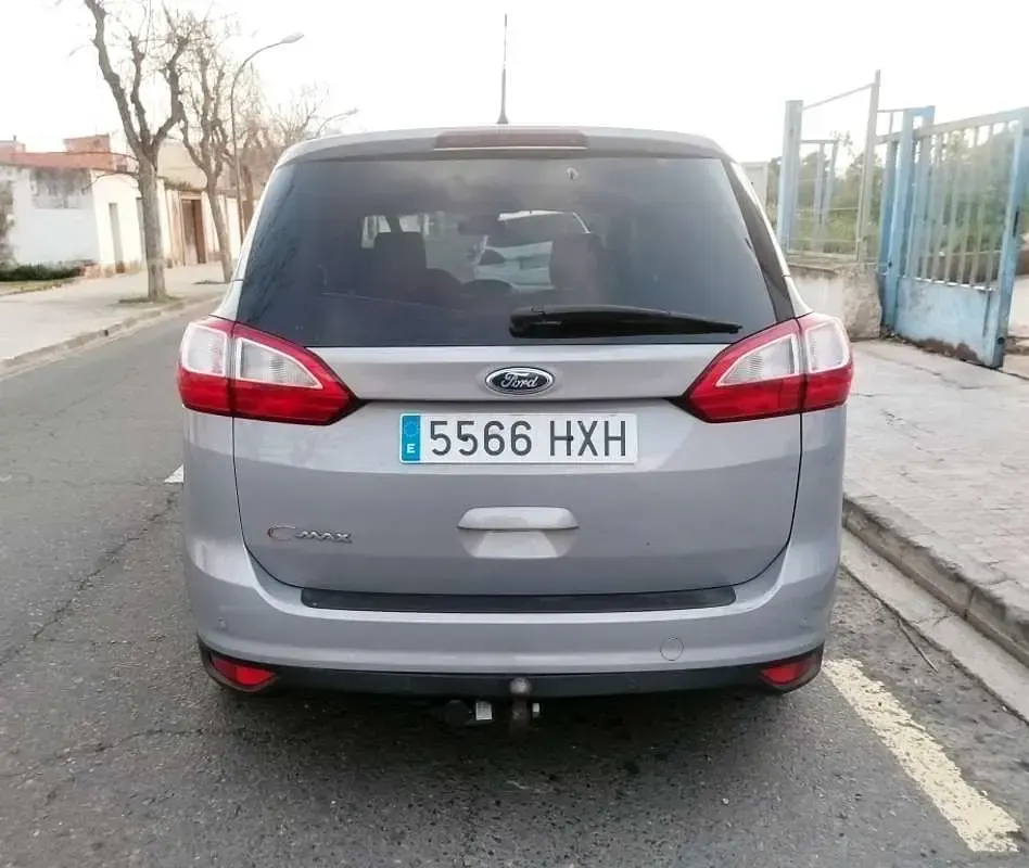 Usado Ford Grand C-Max 116 CV (85 kW) 2014 Gris Monovolumen