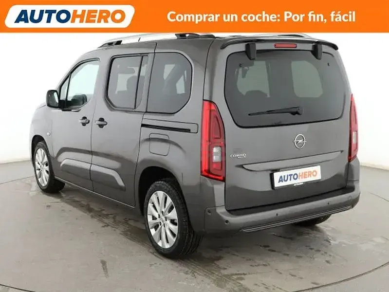 Usado Opel Combo Life Elegance 130 CV (95 kW) 2021 Gris / plata Monovolumen