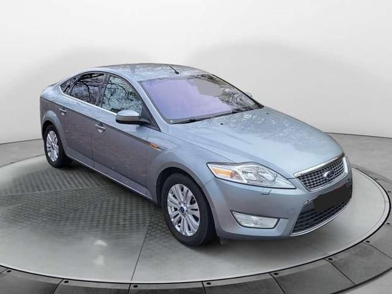 Usado Ford Mondeo Ghia 125 CV (91 kW) 2015 Gris Berlina