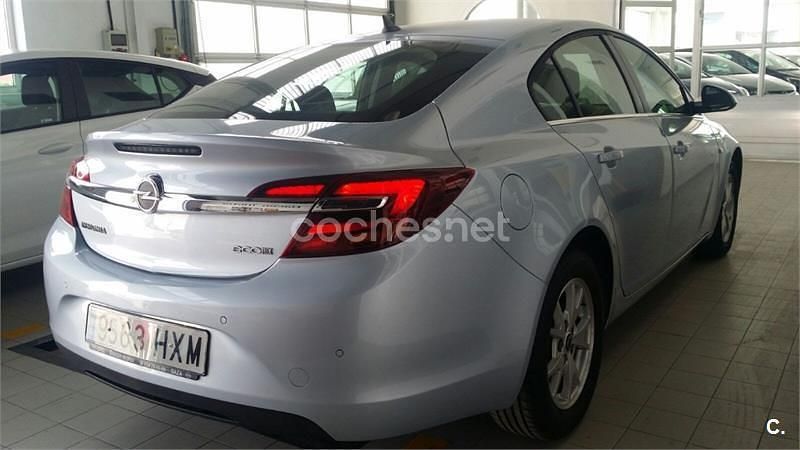 Usado Opel Insignia Business 140 CV (102 kW) 2014 Gris / plata Berlina