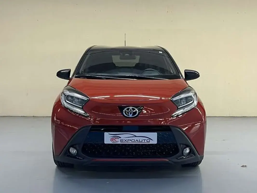 Usado Toyota Aygo X 72 CV (52 kW) 2023 Burdeos SUV