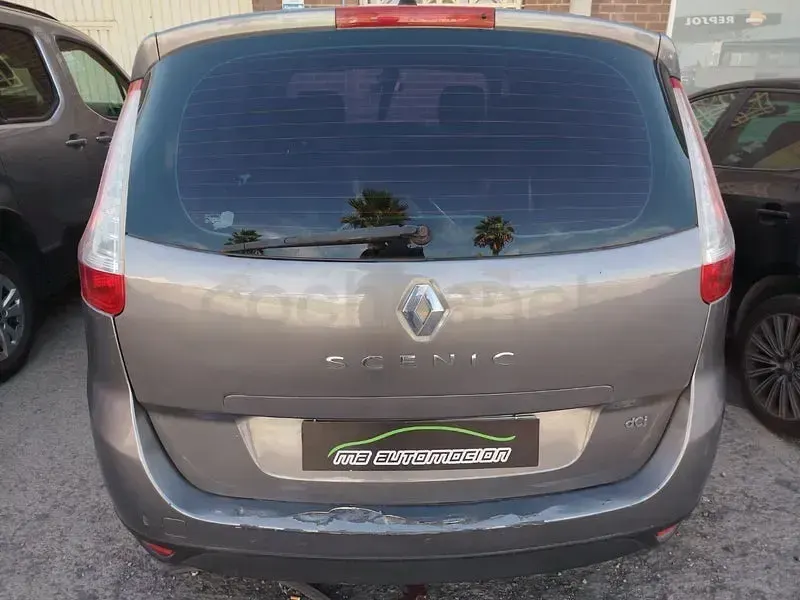 Usado Renault Grand Scénic III Dynamique 110 CV (80 kW) 2012 Gris / plata Monovolumen
