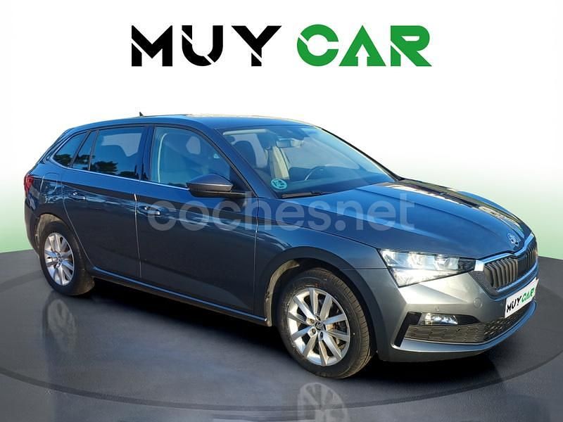 Gris / plata Usado 2022 Skoda 110 R Berlina | 14.490 € (Precio justo) - Imagen 1/4