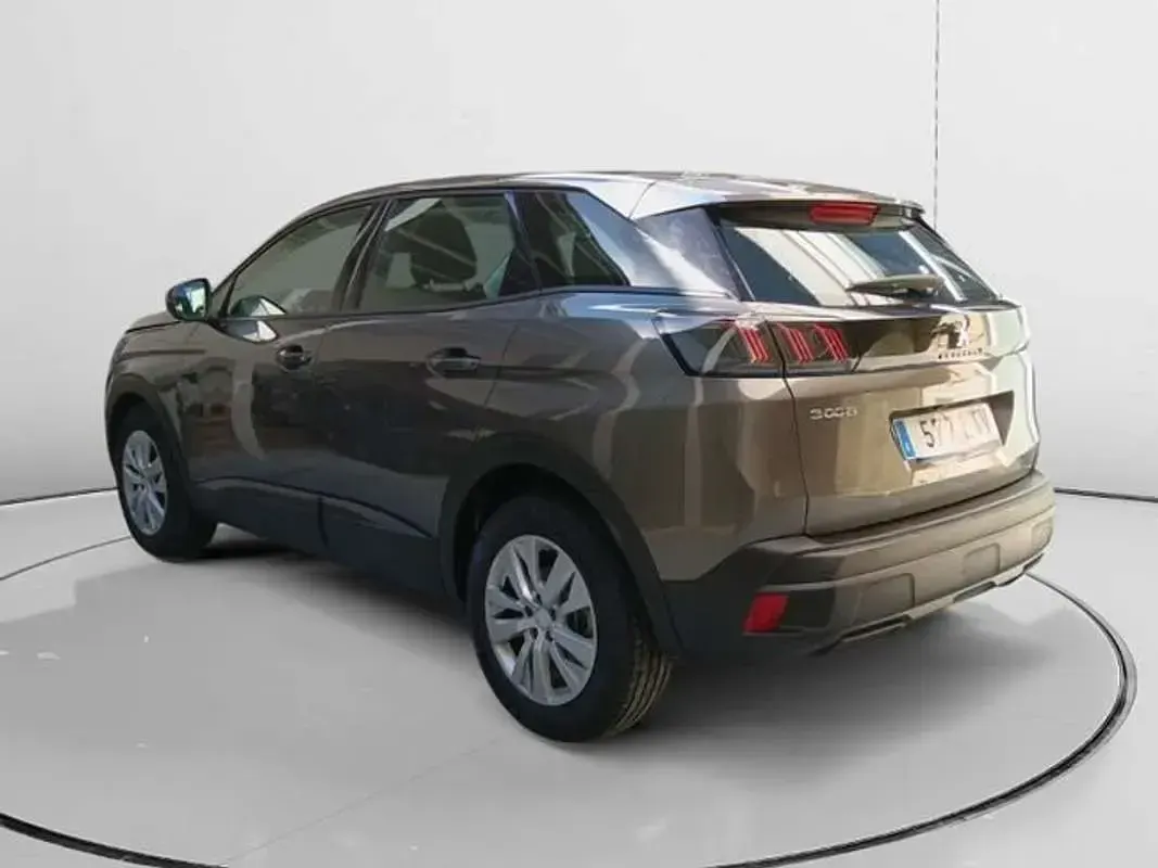 Usado Peugeot 3008 Active 131 CV (96 kW) 2021 Gris SUV