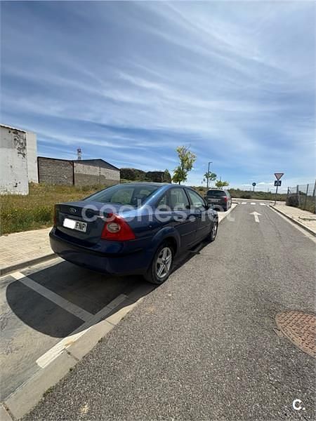 Usado Ford Focus Trend 90 CV (66 kW) 2007 Azul Berlina