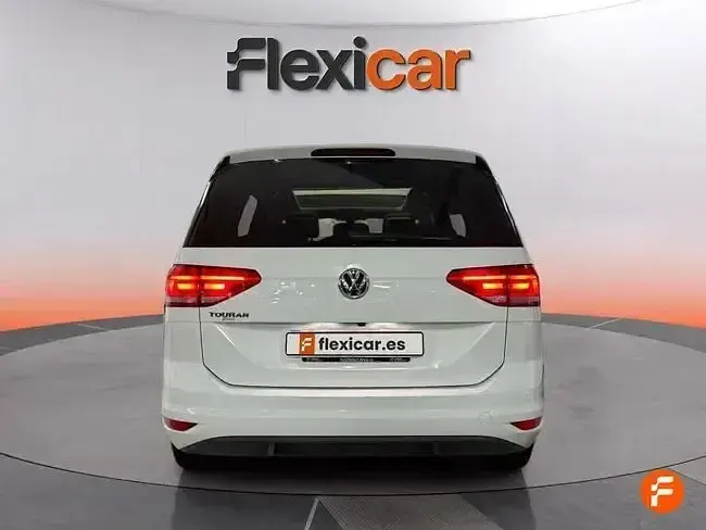 Usado VW Touran Advance 115 CV (84 kW) 2020 Blanco Monovolumen