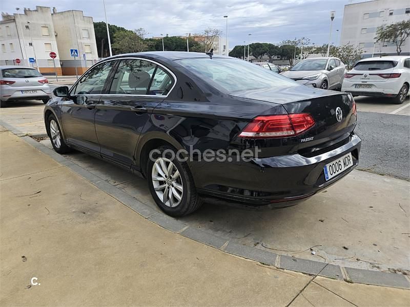 Usado VW Passat Advance 120 CV (88 kW) 2017 Negro Berlina
