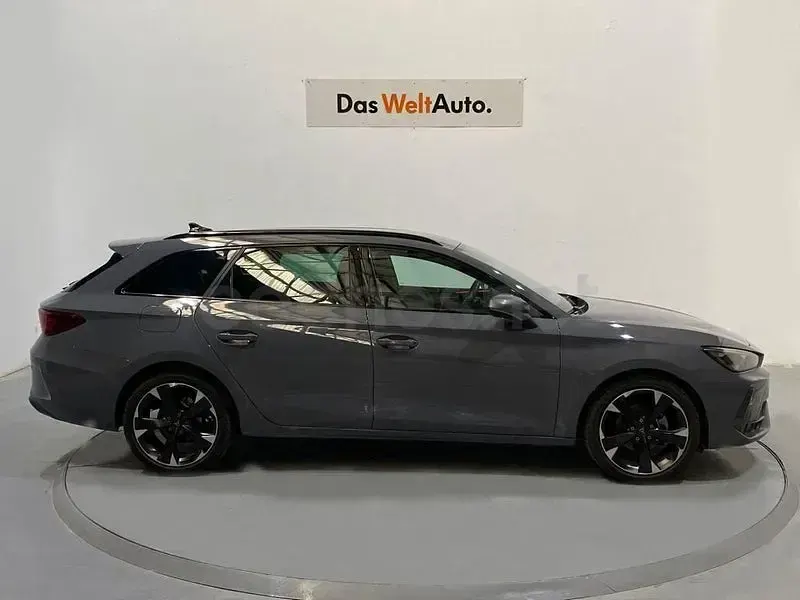 Usado Cupra Leon 150 CV (110 kW) 2025 Gris / plata Familiar