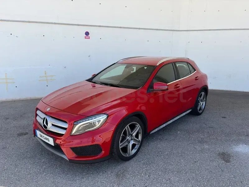 Usado Mercedes GLA200 AMG line 136 CV (100 kW) 2014 Granate SUV