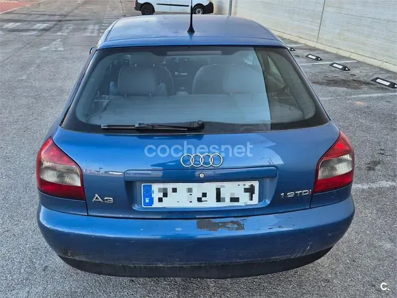 Usado Audi A3 Ambiente 110 CV (80 kW) 2002 Azul Utilitario