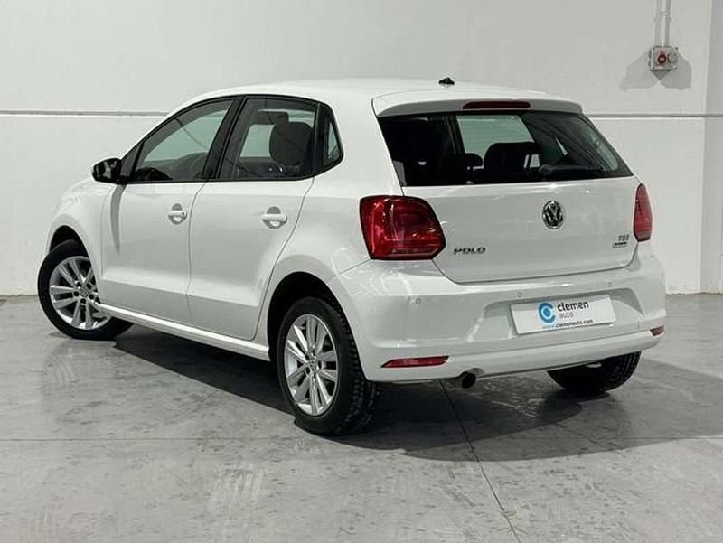 Usado VW Polo Advance 90 CV (66 kW) 2015 Azul Utilitario