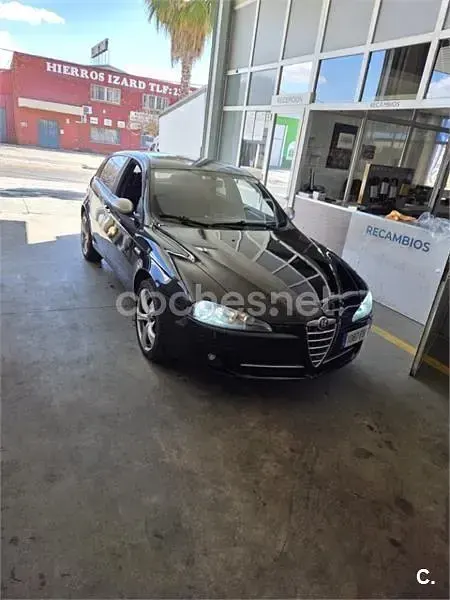 Usado Alfa Romeo 147 150 CV (110 kW) 2007 Negro Utilitario