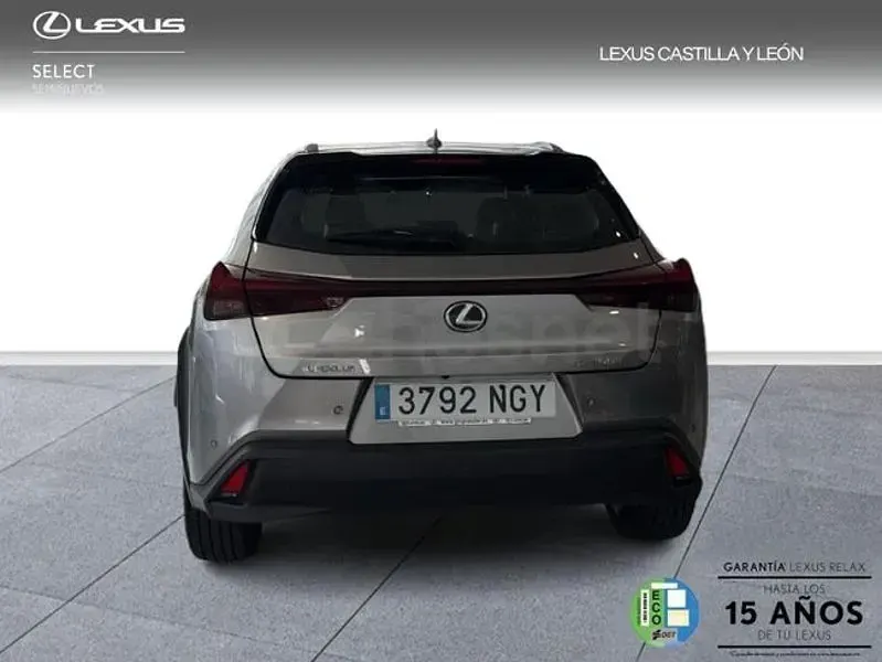 Usado Lexus UX 199 CV (146 kW) 2025 Gris / plata SUV