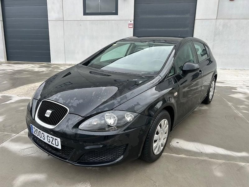 Usado Seat Leon Reference 90 CV (66 kW) 2010 Negro Utilitario