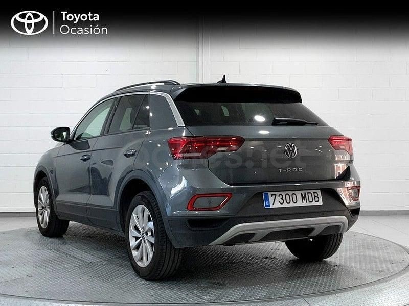 Usado VW T-Roc Life 110 CV (80 kW) 2022 Gris / plata SUV