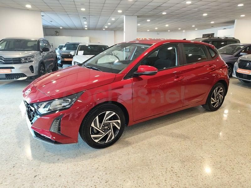 Usado Hyundai i20 100 CV (73 kW) 2024 Rojo Utilitario