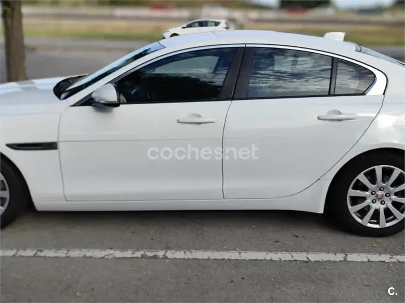 Usado Jaguar XE Pure 180 CV (132 kW) 2018 Blanco Berlina