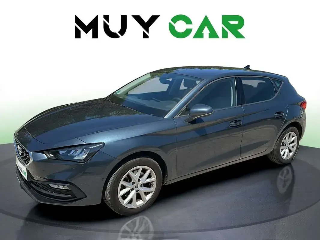 Usado Seat Leon Style 131 CV (96 kW) 2023 Gris Utilitario