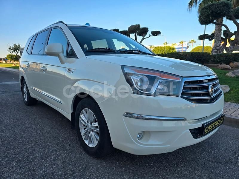 Blanco Usado 2015 Ssangyong (KGM) Rodius Monovolumen | 14.900 € (Un poco caro) - Imagen 1/4