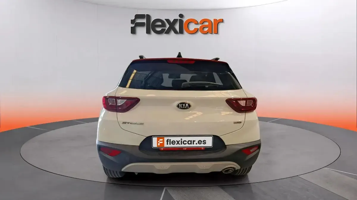 Usado Kia Stonic 100 CV (73 kW) 2019 Blanco SUV