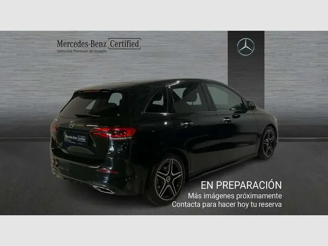 Usado Mercedes B180 116 CV (85 kW) 2022 Negro Utilitario