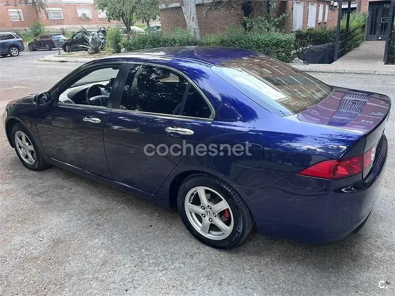 Usado Honda Accord Executive 140 CV (102 kW) 2005 Azul Berlina