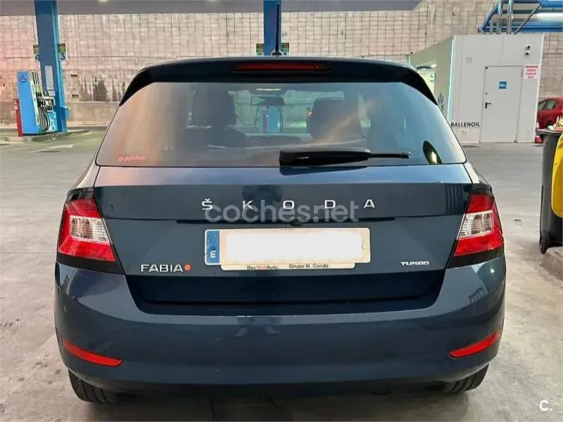 Usado Skoda Fabia Ambition 95 CV (69 kW) 2021 Negro Utilitario