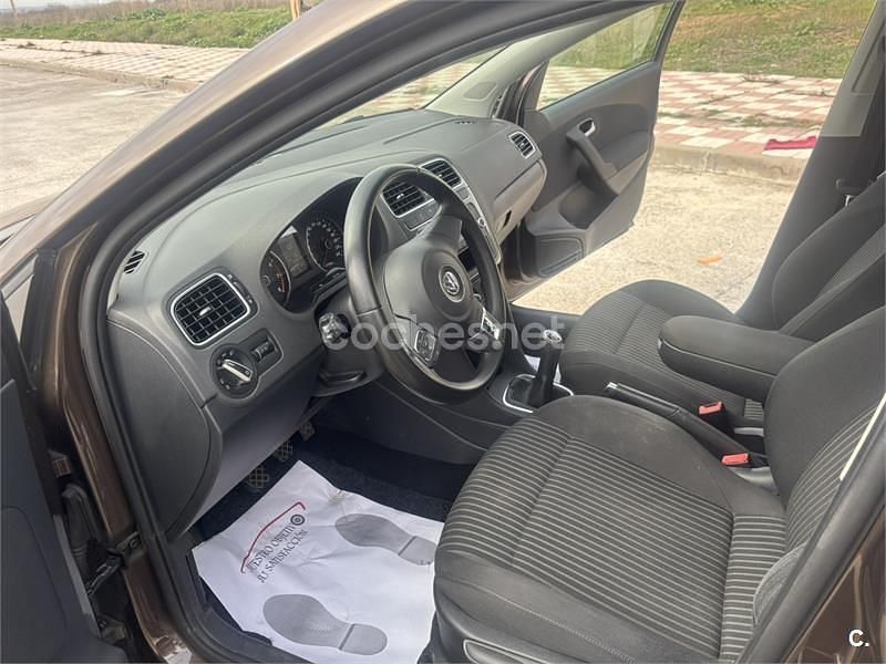 Używany VW Polo Advance 90 KM (66 kW) 2014 Brązowy Sedan/Limuzyna