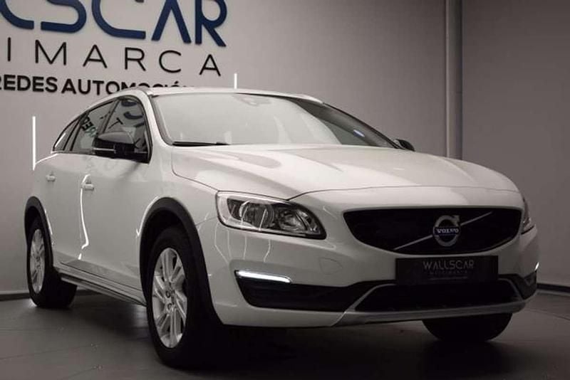 Usado Volvo V60 Momentum 151 CV (111 kW) 2016 Blanco Familiar