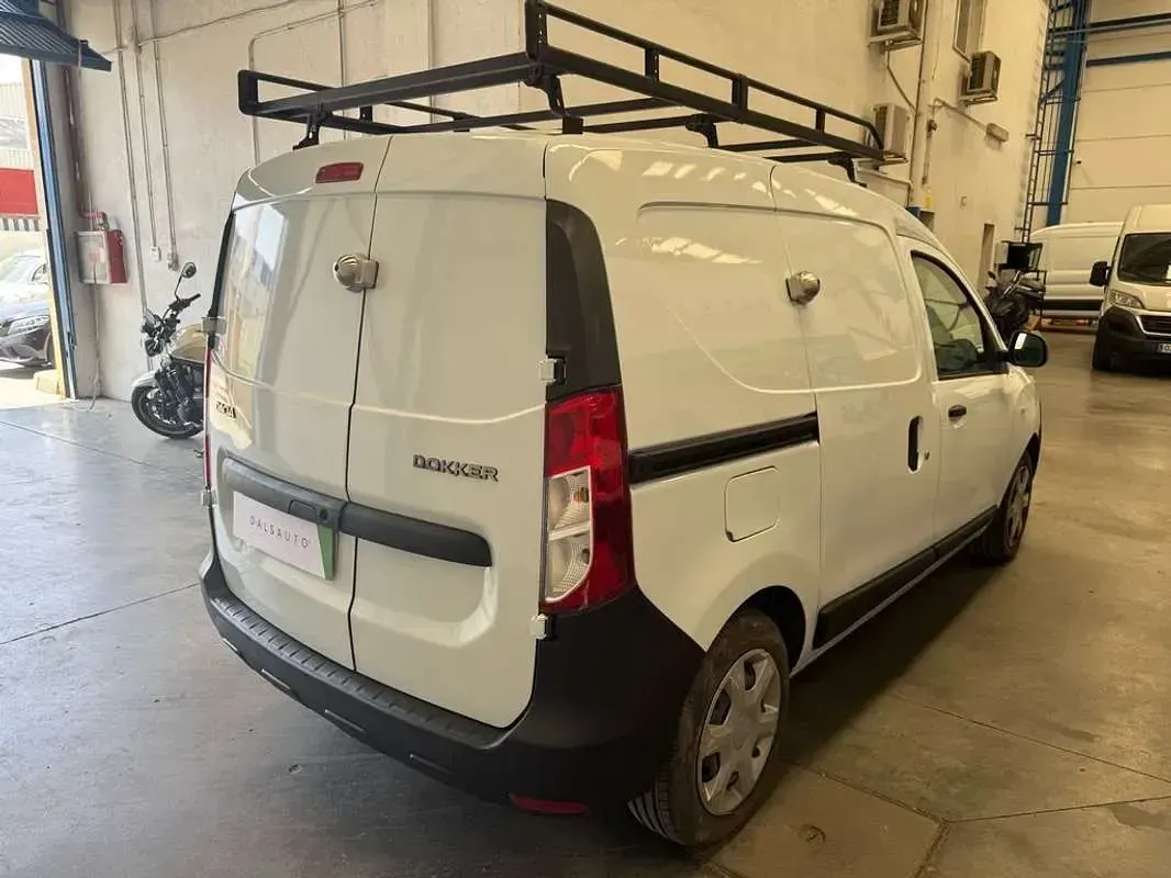 Usado Dacia Dokker Essentiel 98 CV (72 kW) 2019 Blanco Monovolumen
