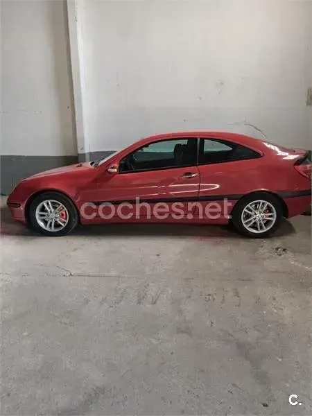 Usado Mercedes C180 143 CV (105 kW) 2003 Rojo Berlina