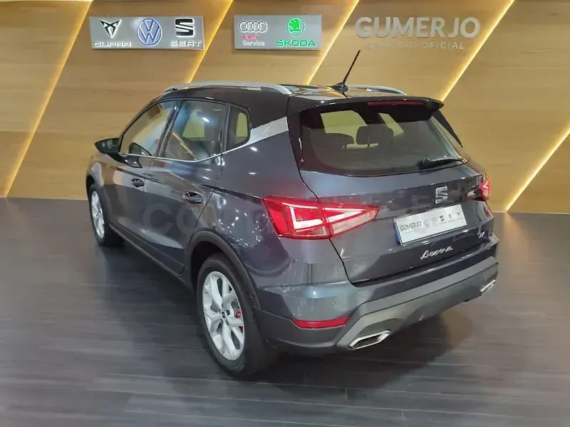 Usado Seat Arona FR 115 CV (84 kW) 2024 Gris / plata SUV