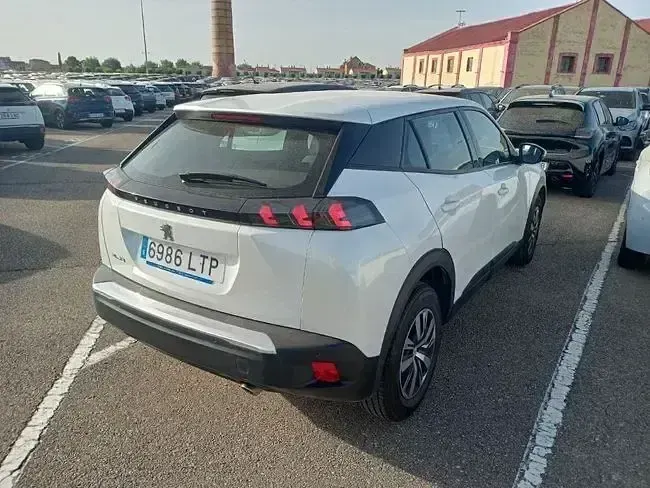 Usado Peugeot 2008 Active 110 CV (80 kW) 2021 Blanco SUV