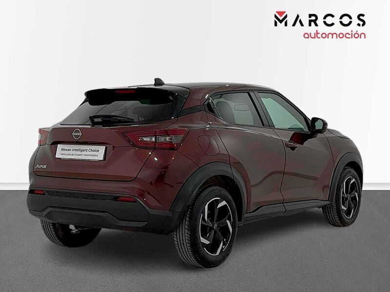 Usado Nissan Juke N-Connecta 114 CV (83 kW) 2022 Rojo burgundy/negro SUV