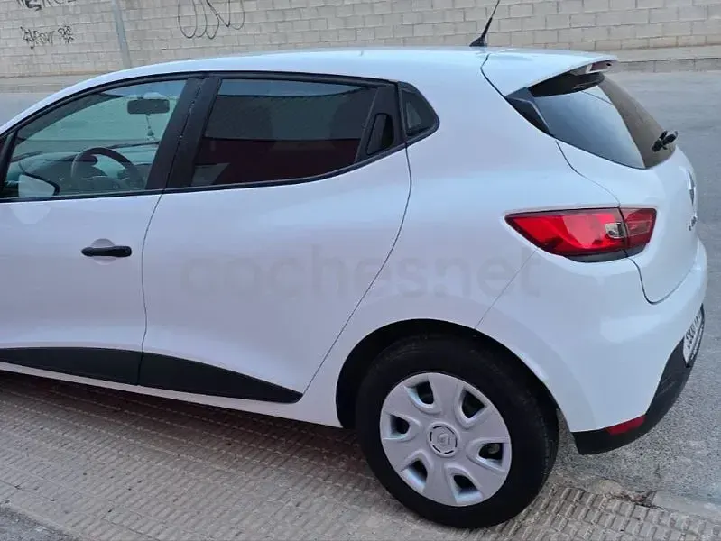 Usado Renault Clio IV Authentique 75 CV (55 kW) 2014 Blanco Berlina
