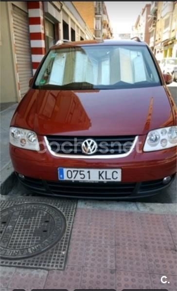 Rojo Usado 2005 VW Touran Advance Monovolumen | 5500 € (Precio justo) - Imagen 1/4