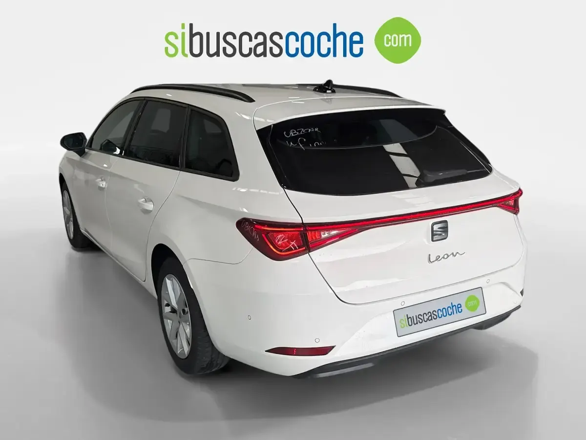 Usado Seat Leon Reference 115 CV (84 kW) 2022 Beige