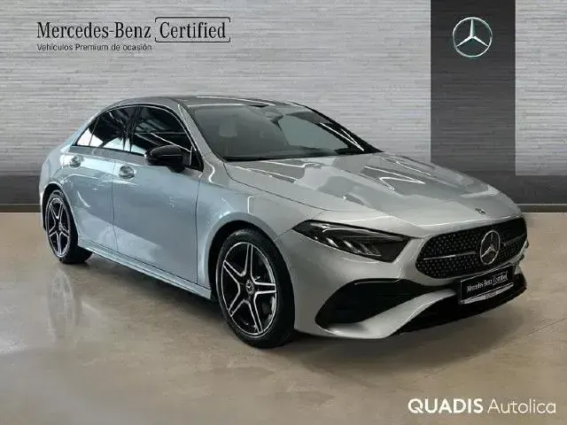 Usado Mercedes A180 116 CV (85 kW) 2025 Plata hightech