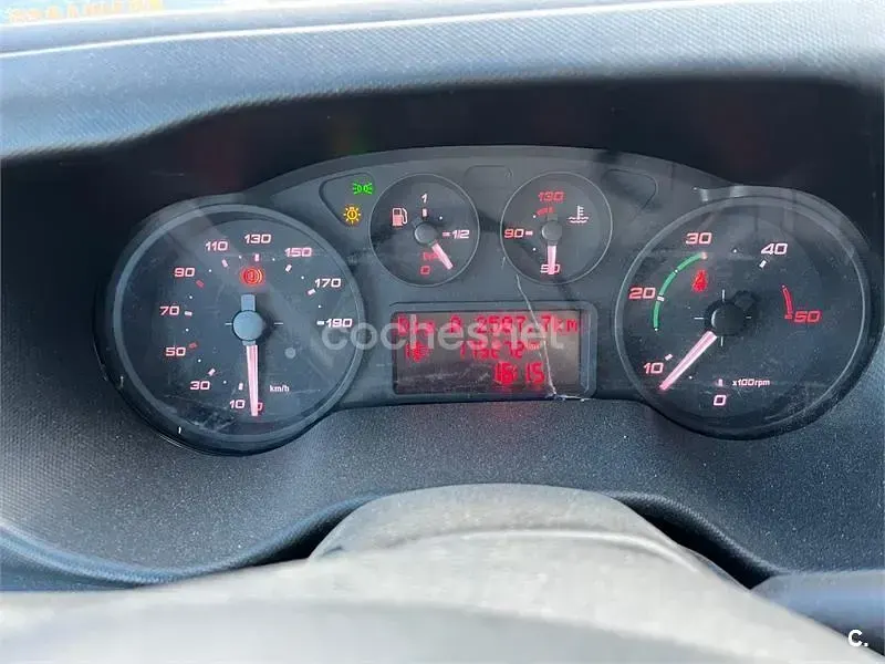 Begagnad Iveco Daily 126 HK (92 kW) 2012 Vit Pickup
