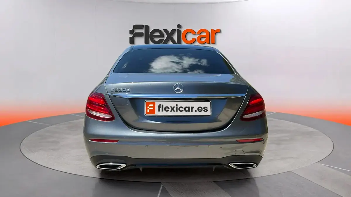 Usado Mercedes E200 150 CV (110 kW) 2019 Gris Berlina