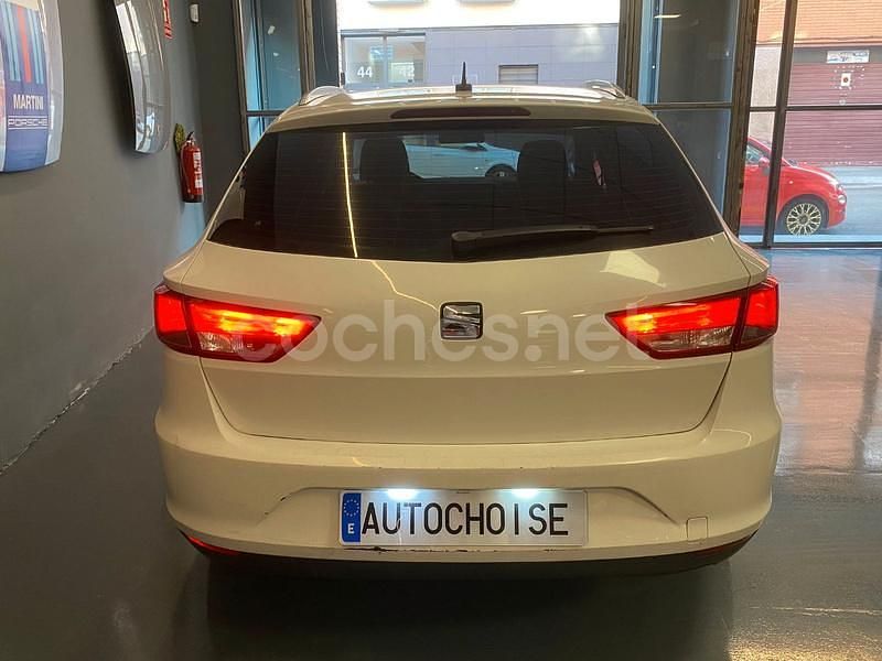 Usado Seat Leon Style 150 CV (110 kW) 2014 Blanco Familiar
