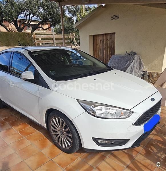 Usado Ford Focus Trend 95 CV (69 kW) 2015 Blanco Berlina