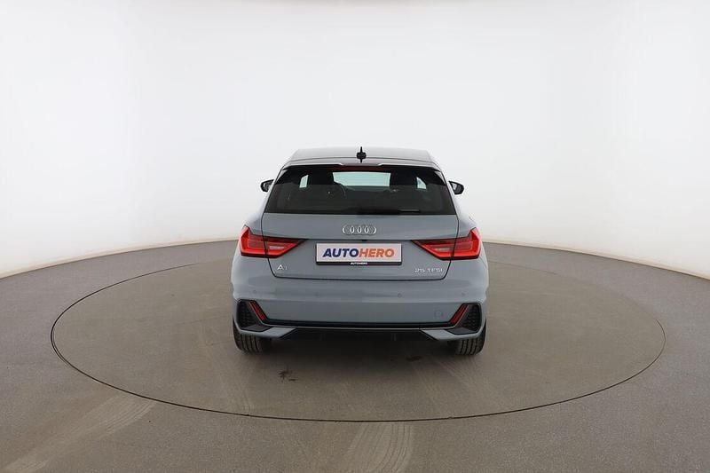 Usado Audi A1 Sportback S-Line 95 CV (69 kW) 2023 Gris Utilitario