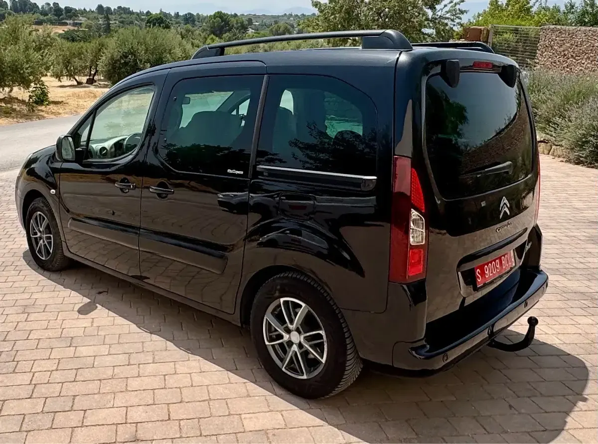 Usado Citroën Berlingo XTR 114 CV (83 kW) 2012 Negro Monovolumen